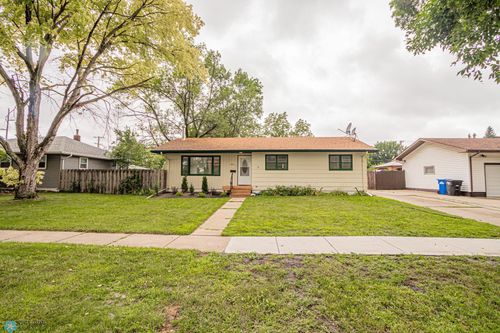 1909 14th St S, Fargo, ND, 58103-4805 | Card Image