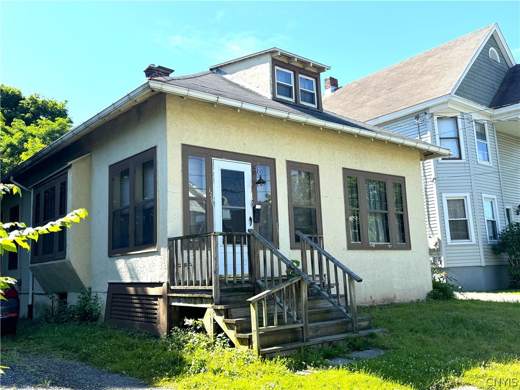 Kossuth Ave, Utica, NY 13501