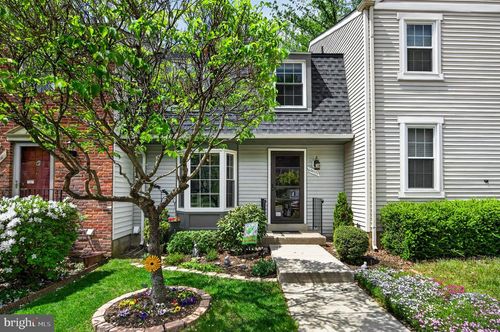 10111 Chestnut Wood Ln, BURKE, VA, 22015-2704 | Card Image