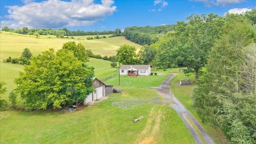 211 Wild Grass Ln, Lexington, VA, 24450-3944 | Card Image
