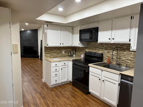 12-3033 N 37th St, Phoenix, AZ, 85018-7053 | Card Image