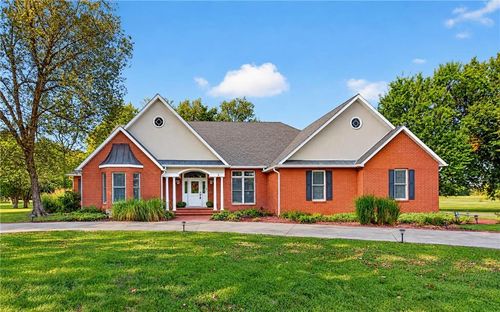 2 Timbercreek Rd, Girard, KS, 66743-2168 | Card Image