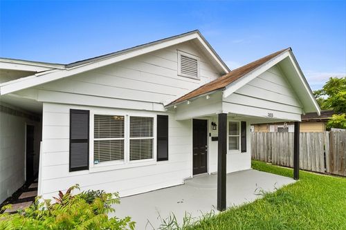 2853 Lawnview St, Corpus Christi, TX, 78404-1752 | Card Image