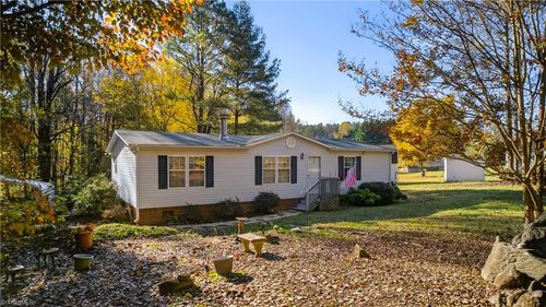 927 Pike Rd, Siler City, NC, 27344-9427 | Card Image