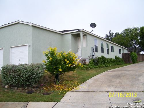 11214 Center Point Rd, San Antonio, TX, 78233-6835 | Card Image