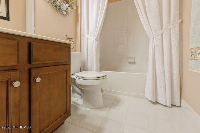 Light, bright and neutral guest bathroom. | Image 20