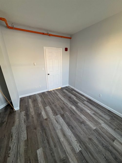 80 Walsh Ave, Manchester, NH, 03102-3907 | Card Image