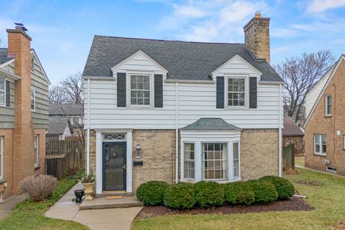 5234 N Berkeley Blvd, Whitefish Bay, WI, 53217-5133 | Card Image