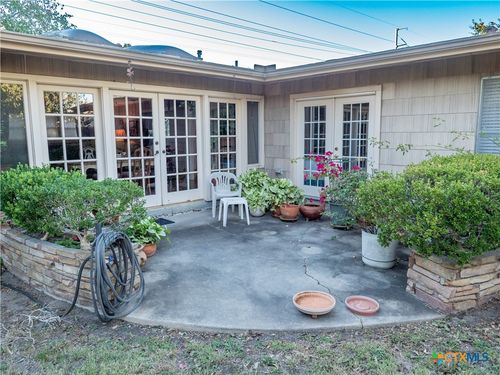 2101 E Mistletoe Ave, Victoria, TX, 77901-3522 | Card Image