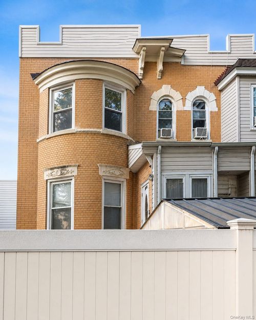 8786 115th Street, New York, NY, 11418 | Card Image