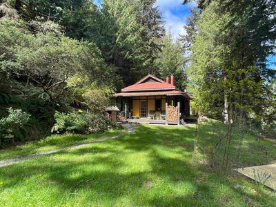 398 E Point Rd, House other with 2 bedrooms, 1 bathrooms and null parking in Saturna BC | Image 2