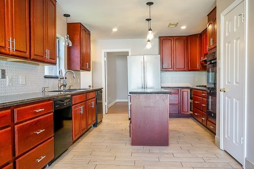 7626 Coachwood Dr, Houston, TX, 77071-2303 | Card Image