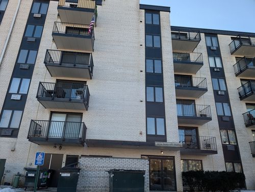 apt-4j-9074 W Terrace Dr, Niles, IL, 60714-5853 | Card Image