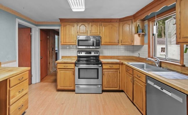 525 Buttonwoods Ave, House other with 3 bedrooms, 2 bathrooms and 5 parking in Warwick RI | Image 10