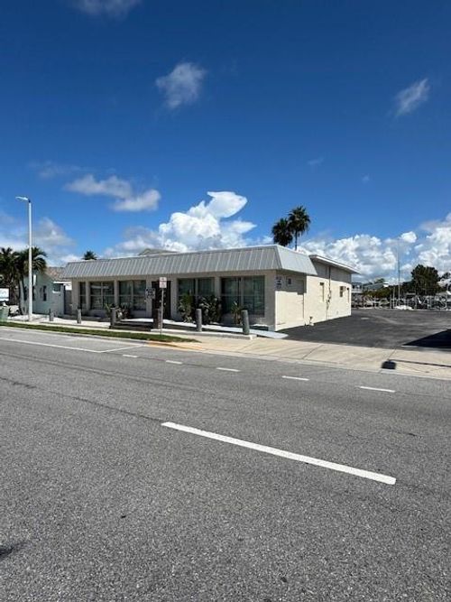 17477 Gulf Blvd, REDINGTON SHORES, FL, 33708-1363 | Card Image