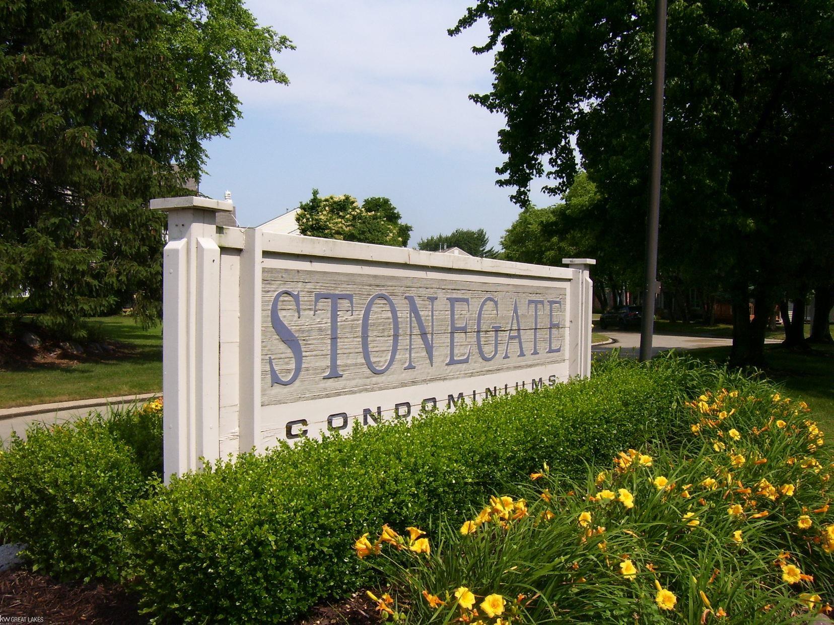 Stonegate Cir, Clinton Township, MI 48036