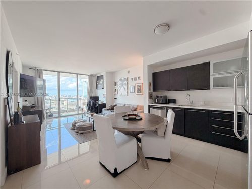 1910-90 Sw 3rd St, Miami, FL, 33130-4022 | Card Image