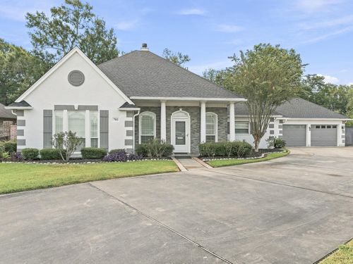 703 N 31st St, Nederland, TX, 77627-6940 | Card Image