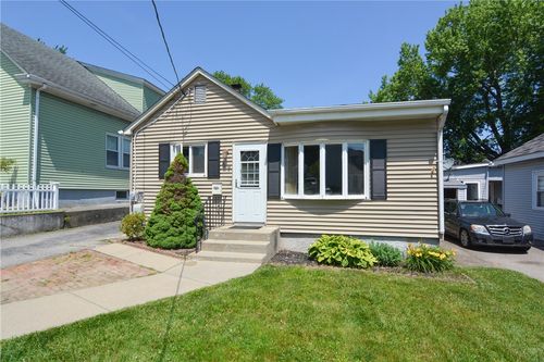 57 Vivian Ave, Pawtucket, RI, 02860-3315 | Card Image