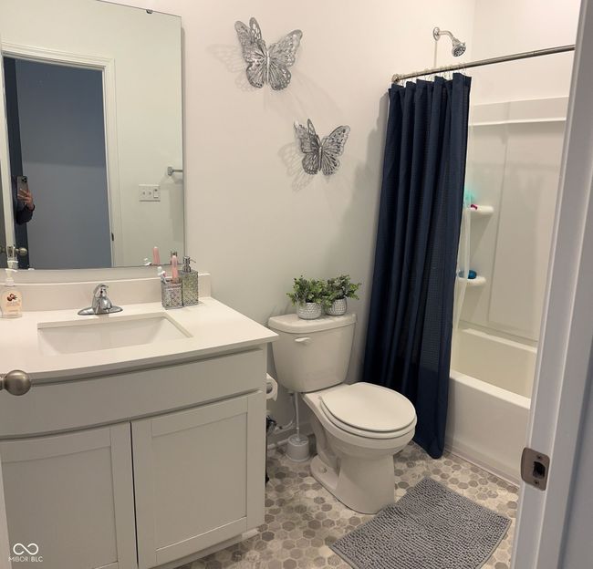 bathroom with shower / bath combo, toilet, and vanity | Image 6