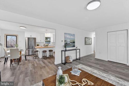 2011 E Kings Hwy, COATESVILLE, PA, 19320-2136 | Card Image