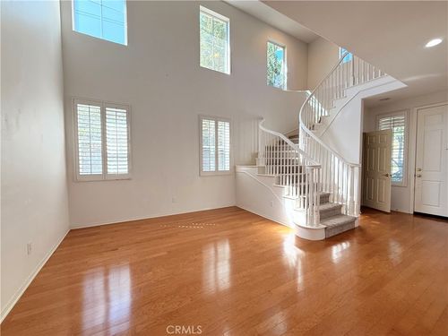 19988 Via Joyce Dr, Saugus, CA, 91350-3868 | Card Image