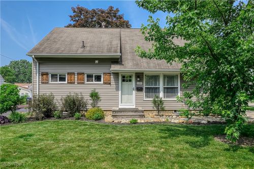 3184 8th St, Cuyahoga Falls, OH, 44221-1312 | Card Image
