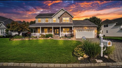 25 Laurel Ln, Holtsville, NY, 11742-2562 | Card Image