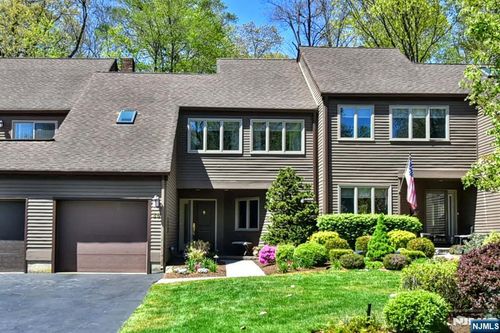 30 S Bayard Ln, Mahwah, NJ, 07430-2239 | Card Image