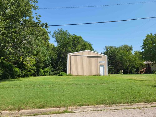 206 E 1st St, Eureka, KS, 67045 | Card Image
