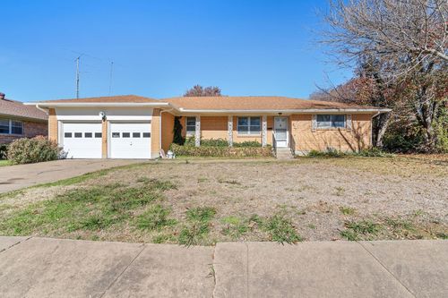 927 Poinsettia Dr, Lancaster, TX, 75146-2225 | Card Image