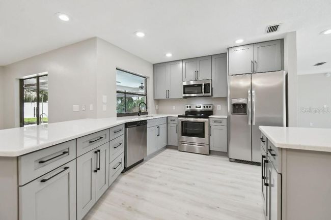 18504 Putters Pl, House other with 3 bedrooms, 2 bathrooms and null parking in TAMPA FL | Image 4
