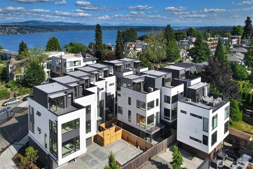 1307 31st Ave S, Seattle, WA, 98144-3907 | Card Image