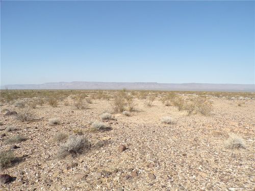 2 W Squaw Drive, Yucca, AZ, 86438 | Card Image