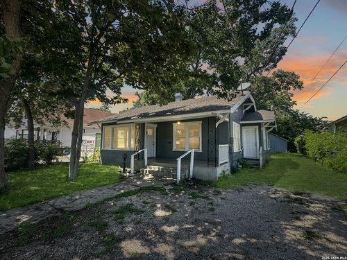 423 Barrett Pl, San Antonio, TX, 78225-1107 | Card Image