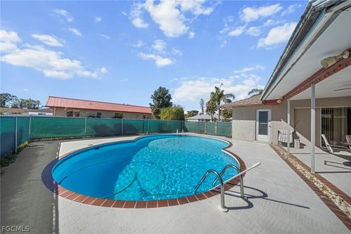 2172 Lochmoor Cir, NORTH FORT MYERS, FL, 33903-4927 | Card Image