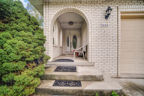 2532 Springhill Dr, Schererville, IN, 46375 | Card Image