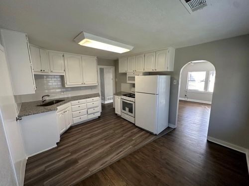 1210 Lindsey St, Denton, TX, 76205-5946 | Card Image