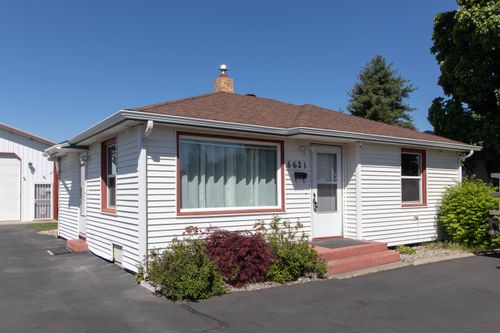 5621 N Hemlock St, Spokane, WA, 99205-7049 | Card Image