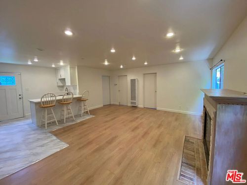 837 Sunset Avenue, Venice, CA, 90291 | Card Image
