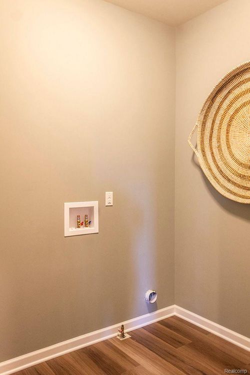 6195 Parker Dr, Linden, MI, 48451-9213 | Card Image