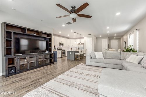 542 W Rainbow Bridge Ln, San Tan Valley, AZ, 85140-7169 | Card Image