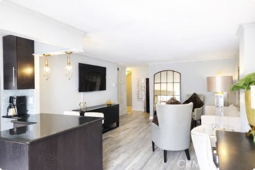 1305-10747 Wilshire Blvd, Santa Monica, CA, 90403-5410 | Card Image