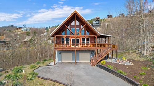 920 W Cedar Ln, Gatlinburg, TN, 37738-4308 | Card Image