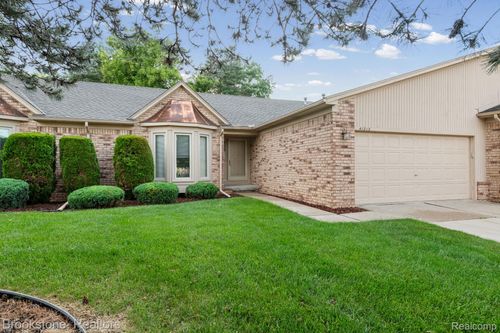 19-41213 Whispering Oaks Dr, Clinton Township, MI, 48038-4942 | Card Image