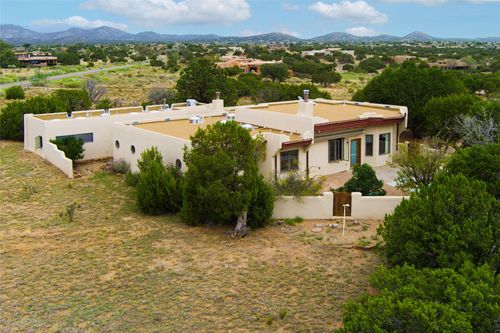 33 Herrada Rd, Santa Fe, NM, 87508-8265 | Card Image