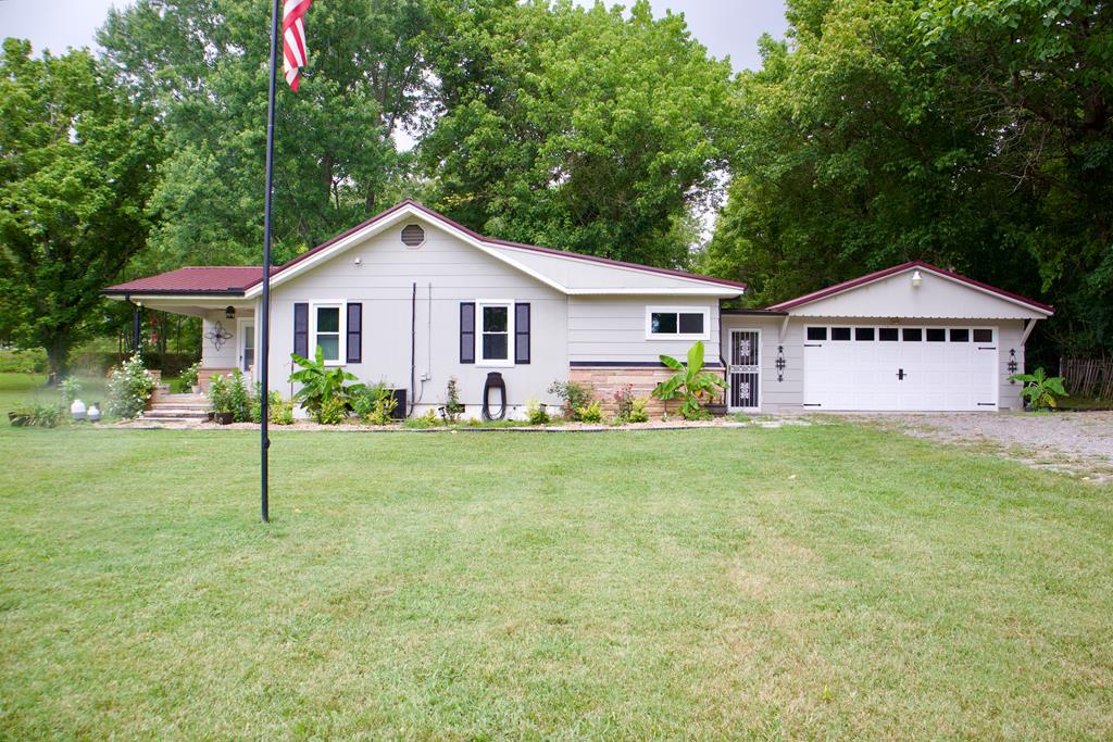 East Ln, Crossville, TN 38555