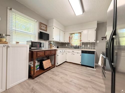 802 W 9th Street, Junction City, KS, 66441 | Card Image