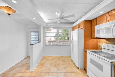 B3 - 2401 Antigua Cir, Condo with 2 bedrooms, 2 bathrooms and null parking in Coconut Creek FL | Image 3