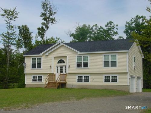 15 Old Oak Rd, Norwich, CT, 06360-1500 | Card Image